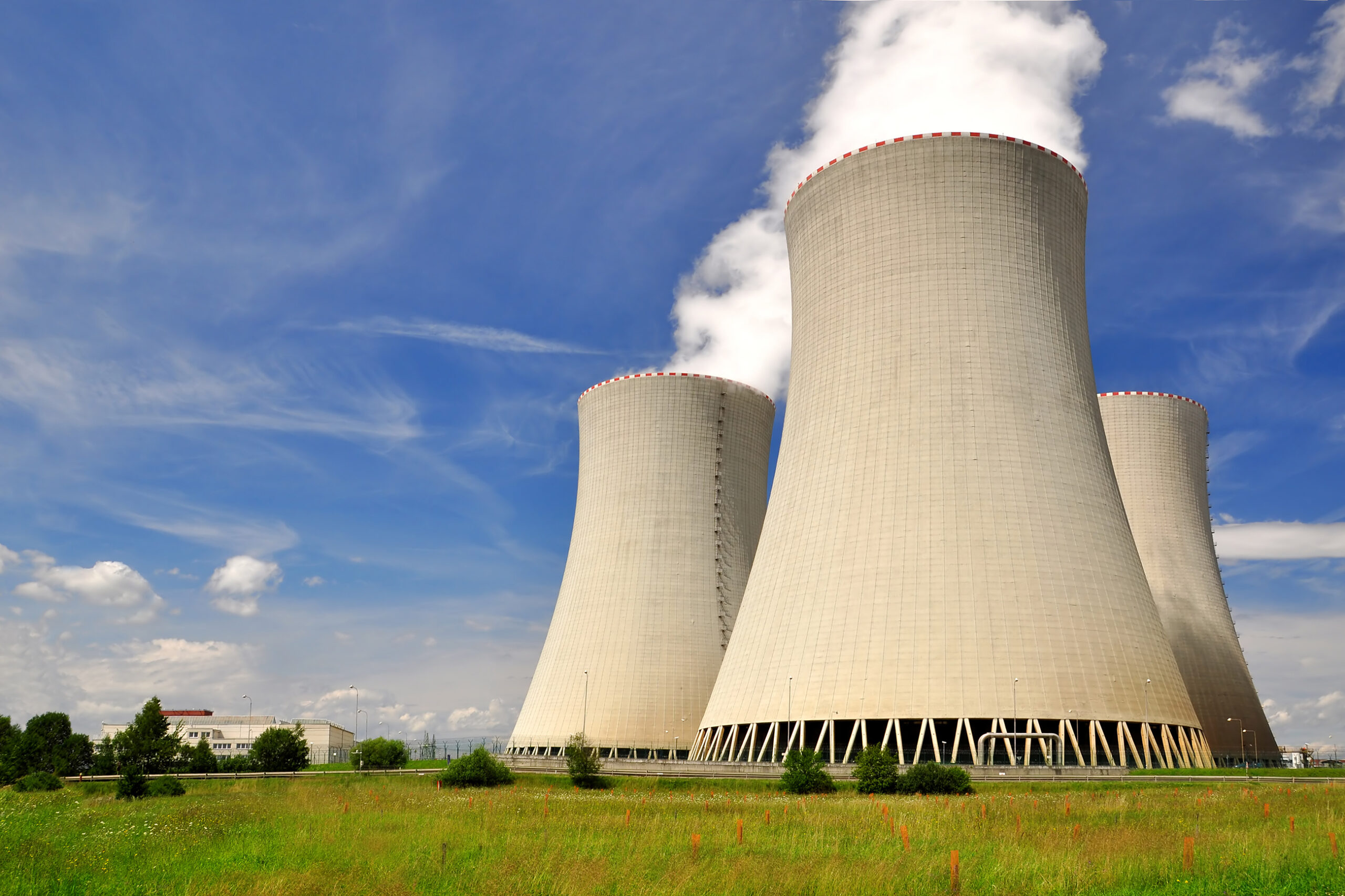 Advantages and disadvantages of nuclear energy |  LoveToKnow