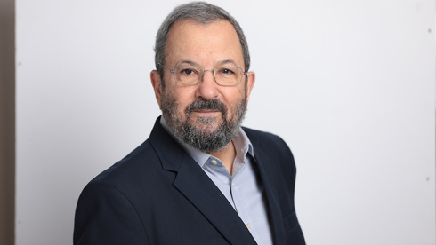 Ehud Barak in the Ynet studio